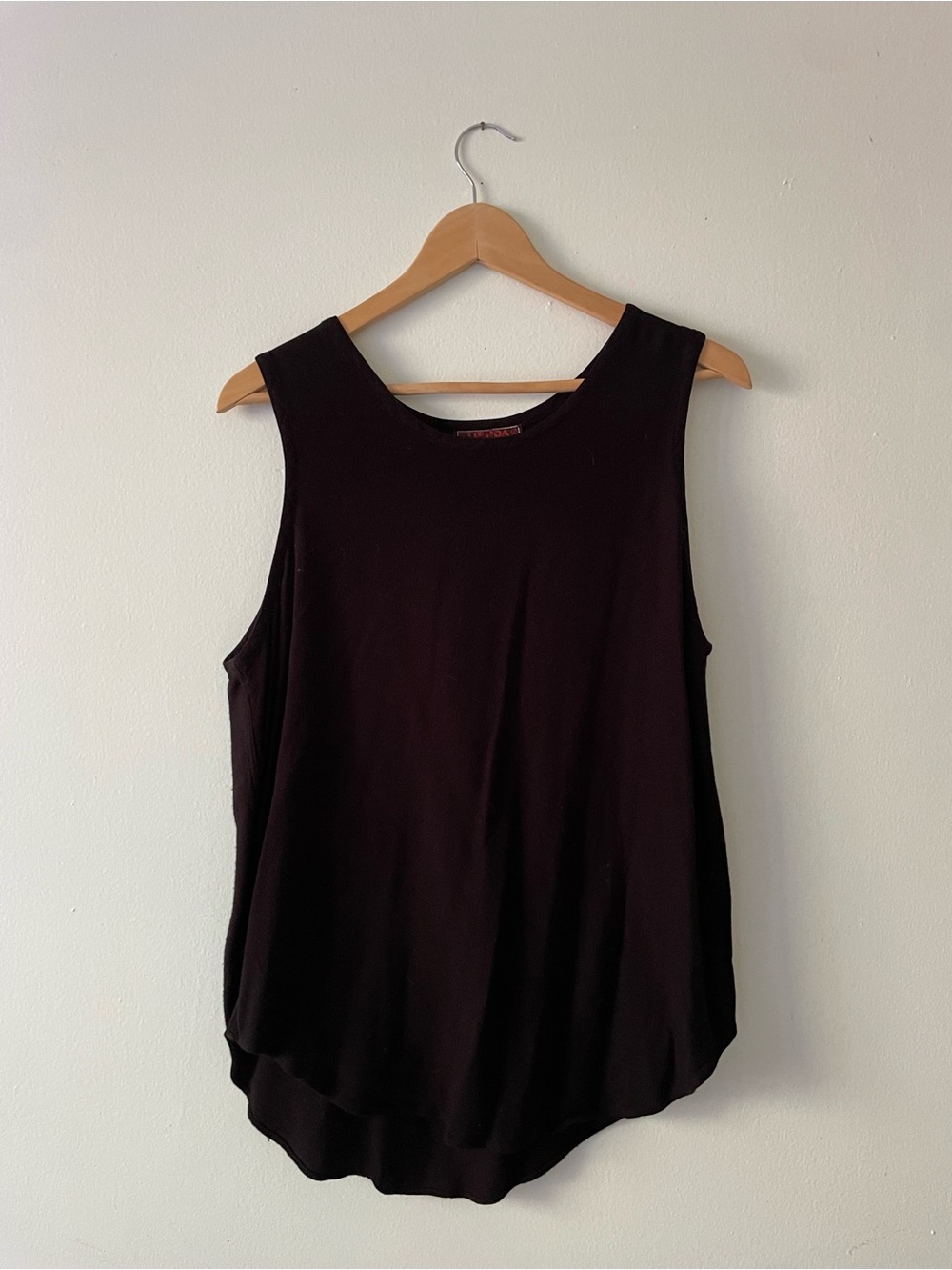 Tenda Black Sleeveless Scoop Neck Tank Top